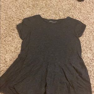 Cute gray shirt with a flowy outing at bottom